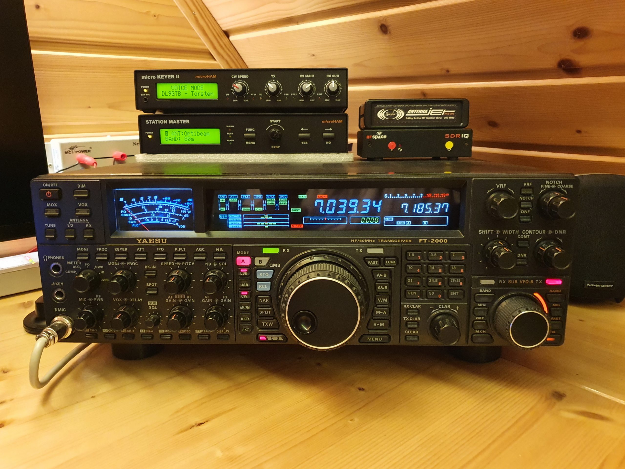 FT-2000_Front